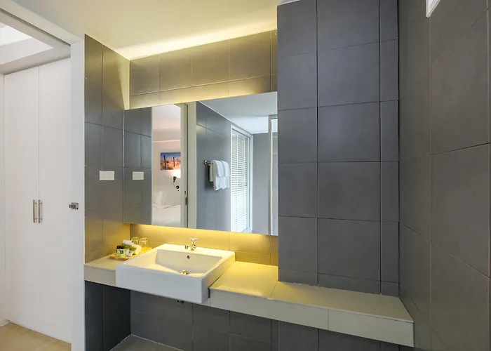 Vaccinated Staff - Oyo 137 Kitzio House 3* Bangkok