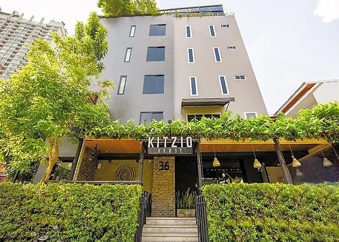 Vaccinated Staff - Oyo 137 Kitzio House Bangkok